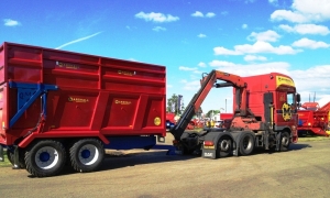 DAF Lorry Unloading QM/11 Agricultural Trailer at Highland Show